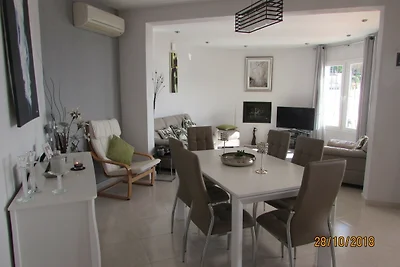 4 Bedrooms Villa in Costa Blanca, Spain