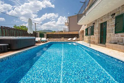 Villa Old House mit Pool, Whirlpool