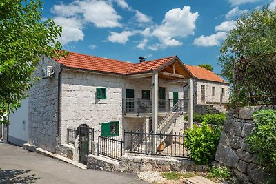 Casa Natura mit Pool in den Bergen