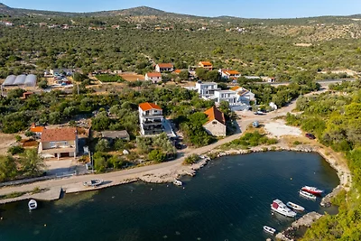 Villa Marivi – Strandhaus mit Pool