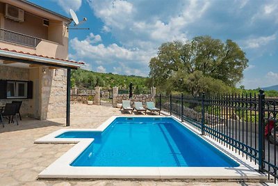 Villa Didovina mit beheiztem Pool