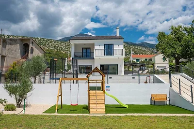 NEU!Villa Nacle mit beheiztem Pool