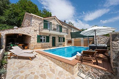 Villa Old House mit Pool, Whirlpool