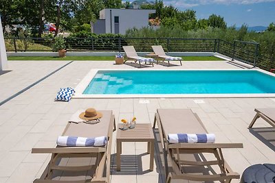 NEU!Villa Nacle mit beheiztem Pool