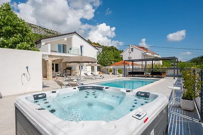 Villa Magnolia Pool und Whirlpool