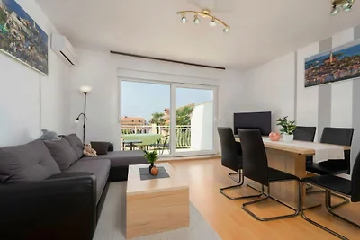Apartment with Balcony 1 KM from the Sea - 55m2