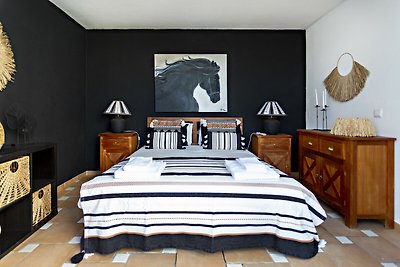 QV 210 - Black & White Apartment - Quinta...