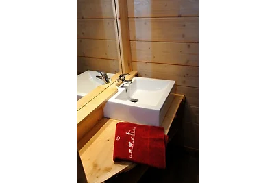 1. Superbe chalet traditionnel en lisière de...