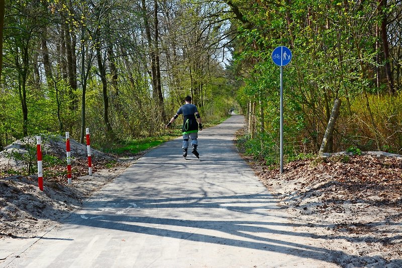 Fahrradweg direkt an der Ostsee