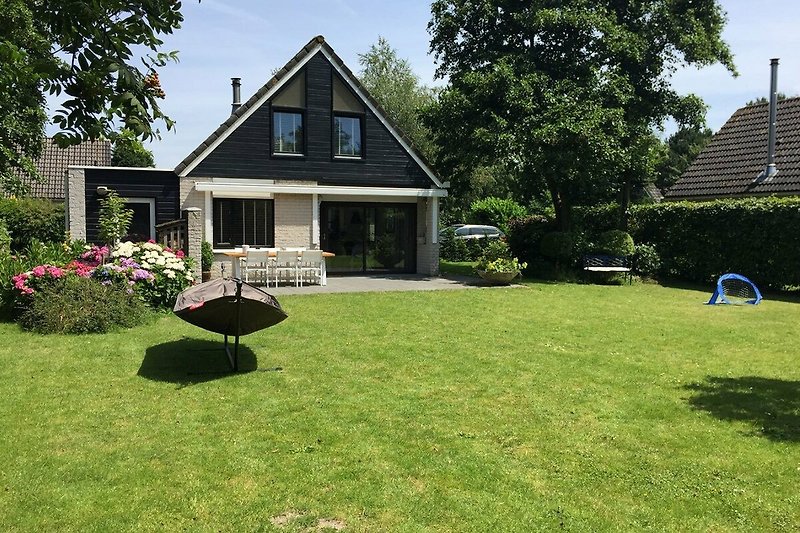 Gemütliches Ferienhaus mit Garten und schöner Aussicht.