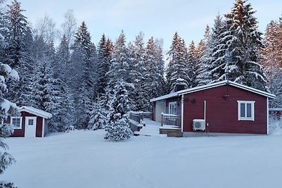 Fjärilstuga am See mit Motorboot