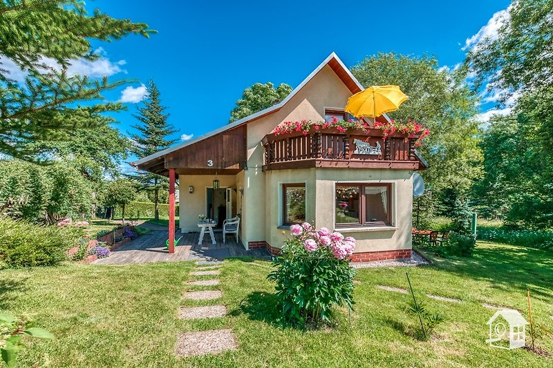 Geräumiges Ferienhaus mit Großem Garten rings herum 900 Qm