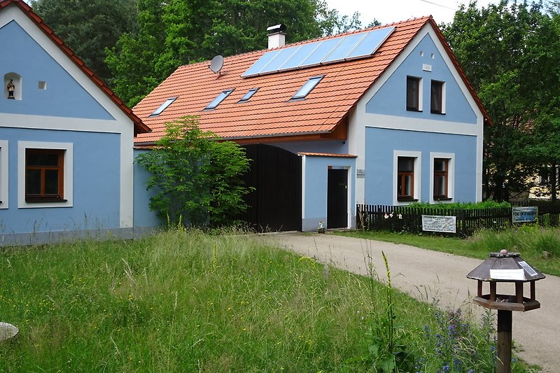 Charmantes Landhaus mit Garten und schöner Landschaft.