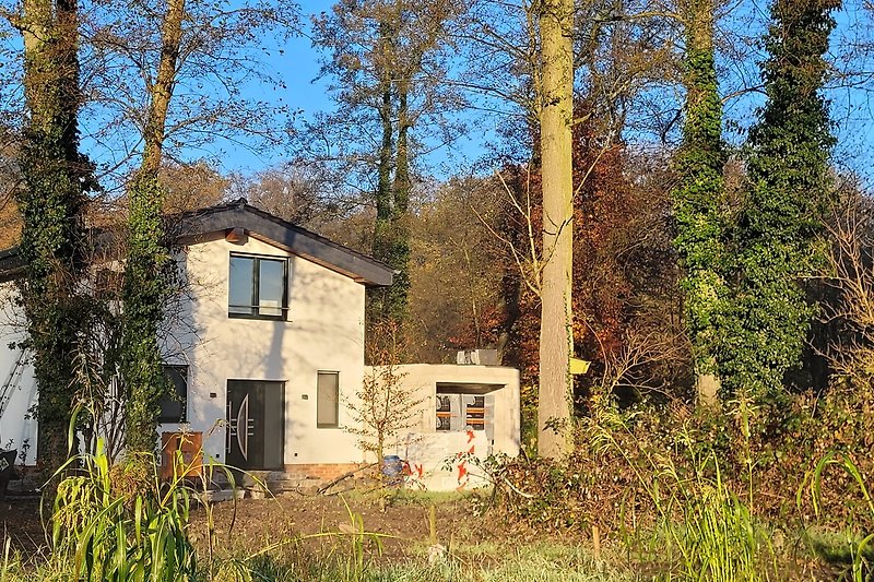 Gemütliches Landhaus umgeben von Wald, See und Wiesen