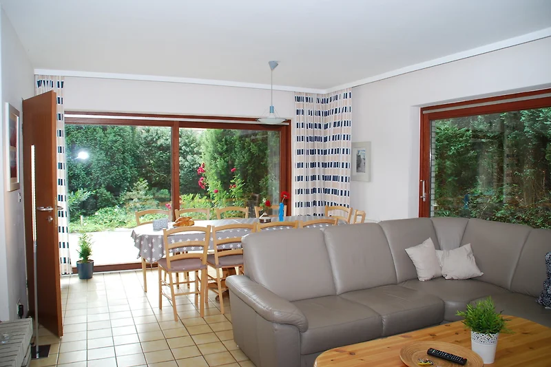 Wohnzimmer mit Essbereich