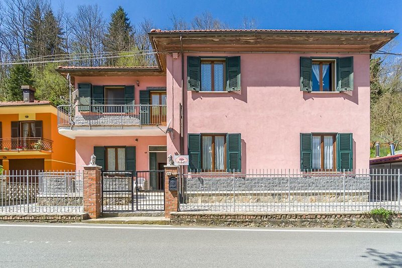 Gemütliches Landhaus mit Balkon und schöner Aussicht.