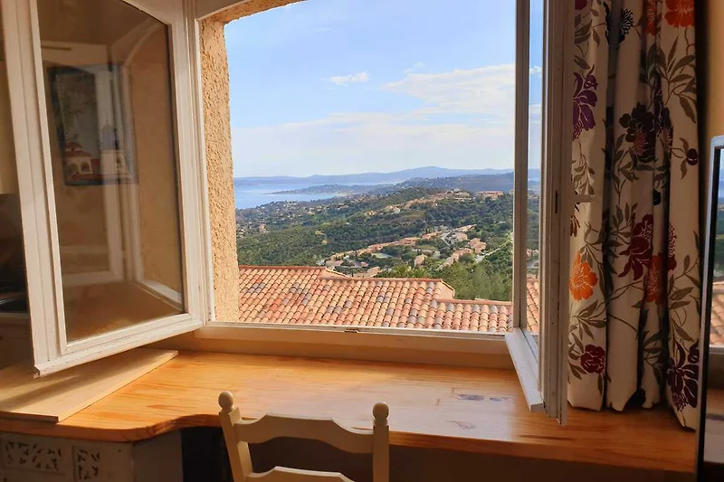 Adembenemend uitzicht op de natuur en de zee tot aan St. Tropez.