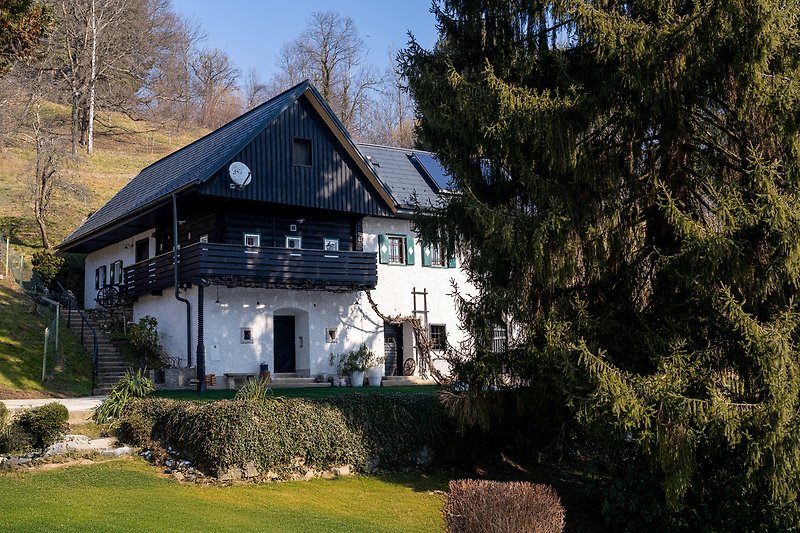 Ehemaliges  Winzerhaus mit grosszügigem Garten