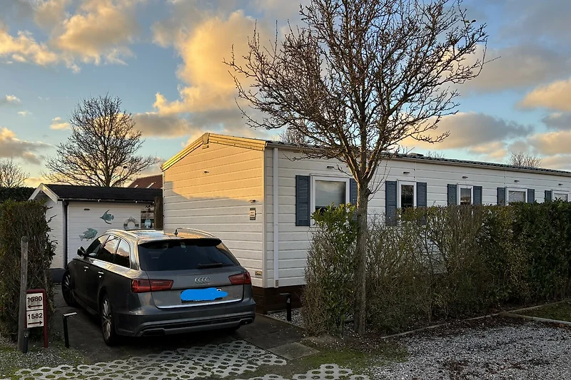 Stellplatz für PKW direkt am Haus.