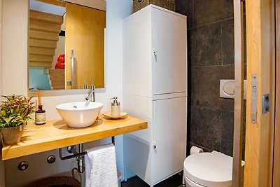 Home Six Troia