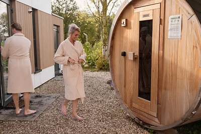 Wasserlodge 6 Deluxe mit Sauna und Hottub