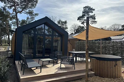 Wald-Lodge mit Hot Tub & Sauna | 4 Pers.