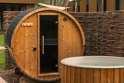 Wasser-Lodge mit Hot Tub & Sauna | 2 Pers.