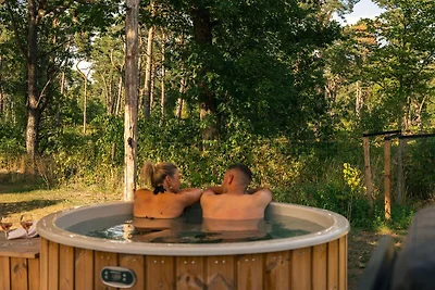 Wald-Lodge mit Hot Tub & Sauna | 4 Pers.