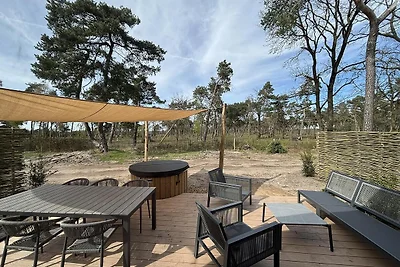 Wald-Lodge mit Hot Tub & Sauna | 4 Pers.