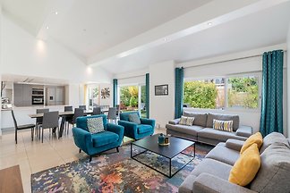 La Valentine By Terry's Homes - Centre