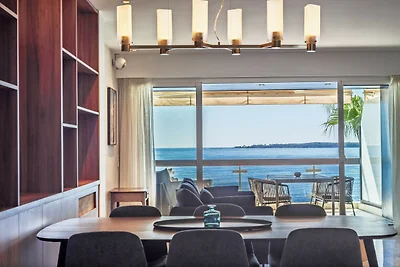 Adriana II By Terry's Homes pieds dans l'eau