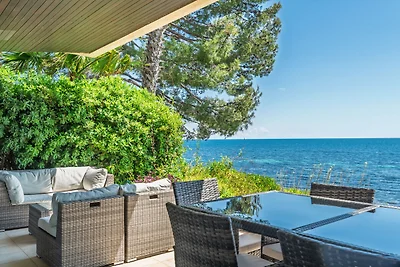 Adriana I By Terry's Homes pieds dans l'eau