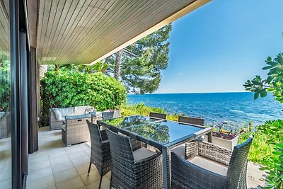 Adriana I By Terry's Homes pieds dans l'eau