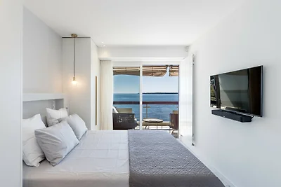 Adriana II By Terry's Homes pieds dans l'eau