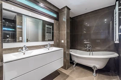 Adriana I By Terry's Homes pieds dans l'eau