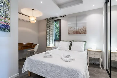 Adriana I By Terry's Homes pieds dans l'eau