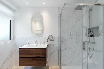 Adriana II By Terry's Homes pieds dans l'eau