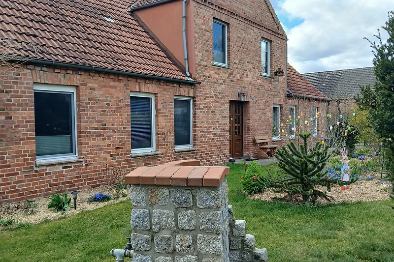 Bauernhaus  mit gepflegtem Garten