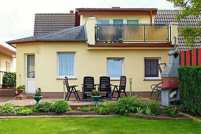 Ferienhaus mit Terrassen und Garten