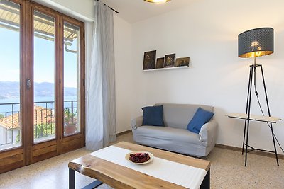 CASA LILLA | Lakeview Apartment With Garden