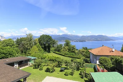 CASA LILLA | Lakeview Apartment With Garden