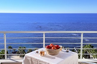 Sea View Apartment in Durres 50 meters from t...