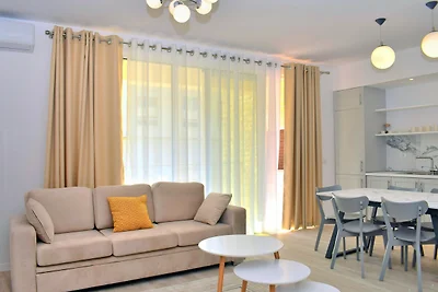 White Moon Apartments 302