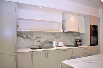 White Moon Apartments 302