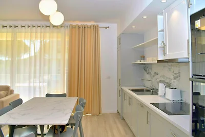 White Moon Apartments 302