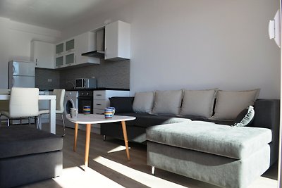 One Bedroom Apartment With Sea View - 185