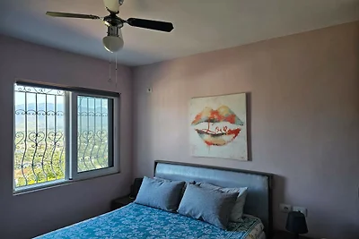 Holiday Apartment With Sea View - 059