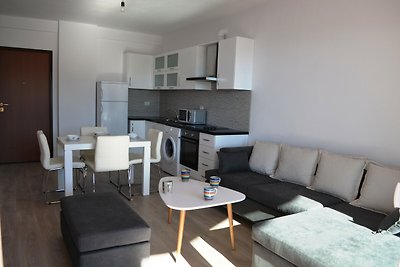 One Bedroom Apartment With Sea View - 185