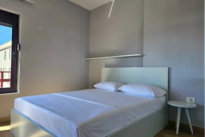 ALS108 - Chris Apartment