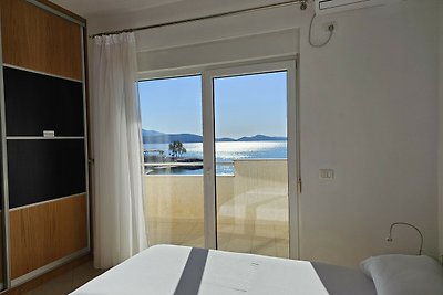 Apartment With Sea View - 100